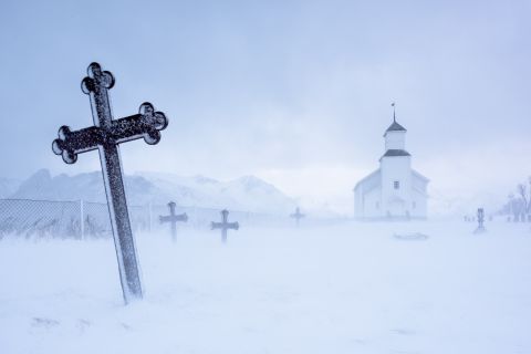 Kerk tijdens sneeuwstorm